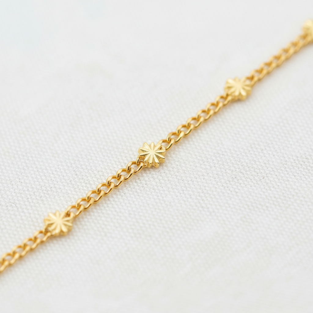 Close-up detail of Étoile starburst chain